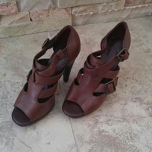 Giaanni Bini Brown Leather Sandal